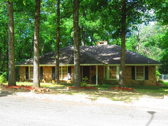 1st image of 3601 Buckingham Dr