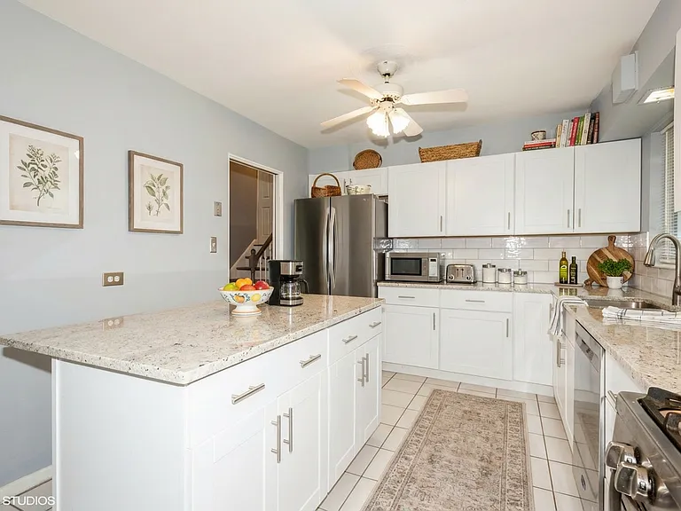 319 Shirley Ct — Photo 9