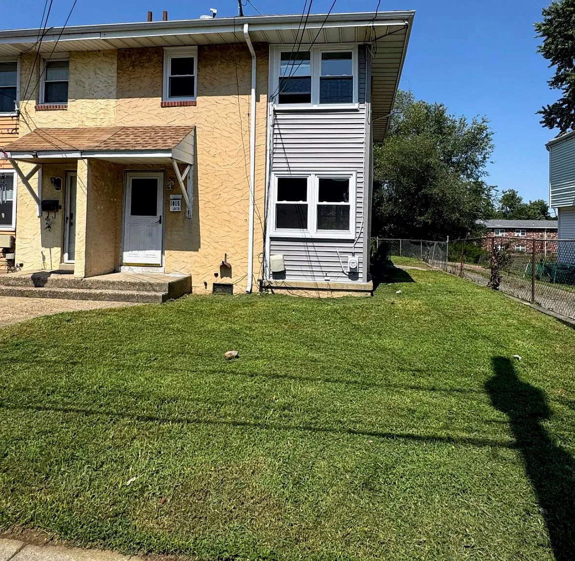 3 bed, 1.0 bath, 1116 sqft, $2,200 — Photo 1