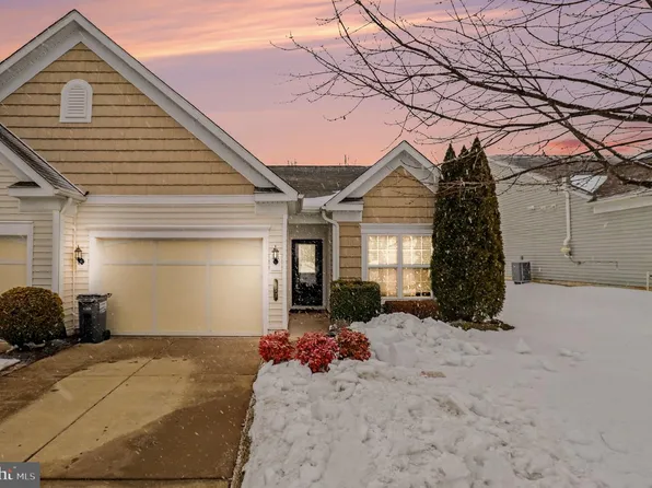 257 Long Point Dr, Fredericksburg, VA 22406