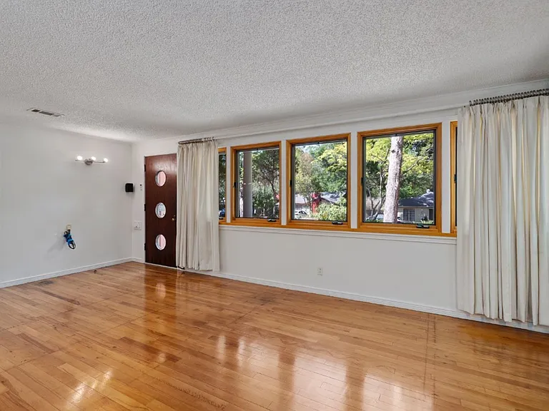 1212 Bentwood Rd — Photo 5