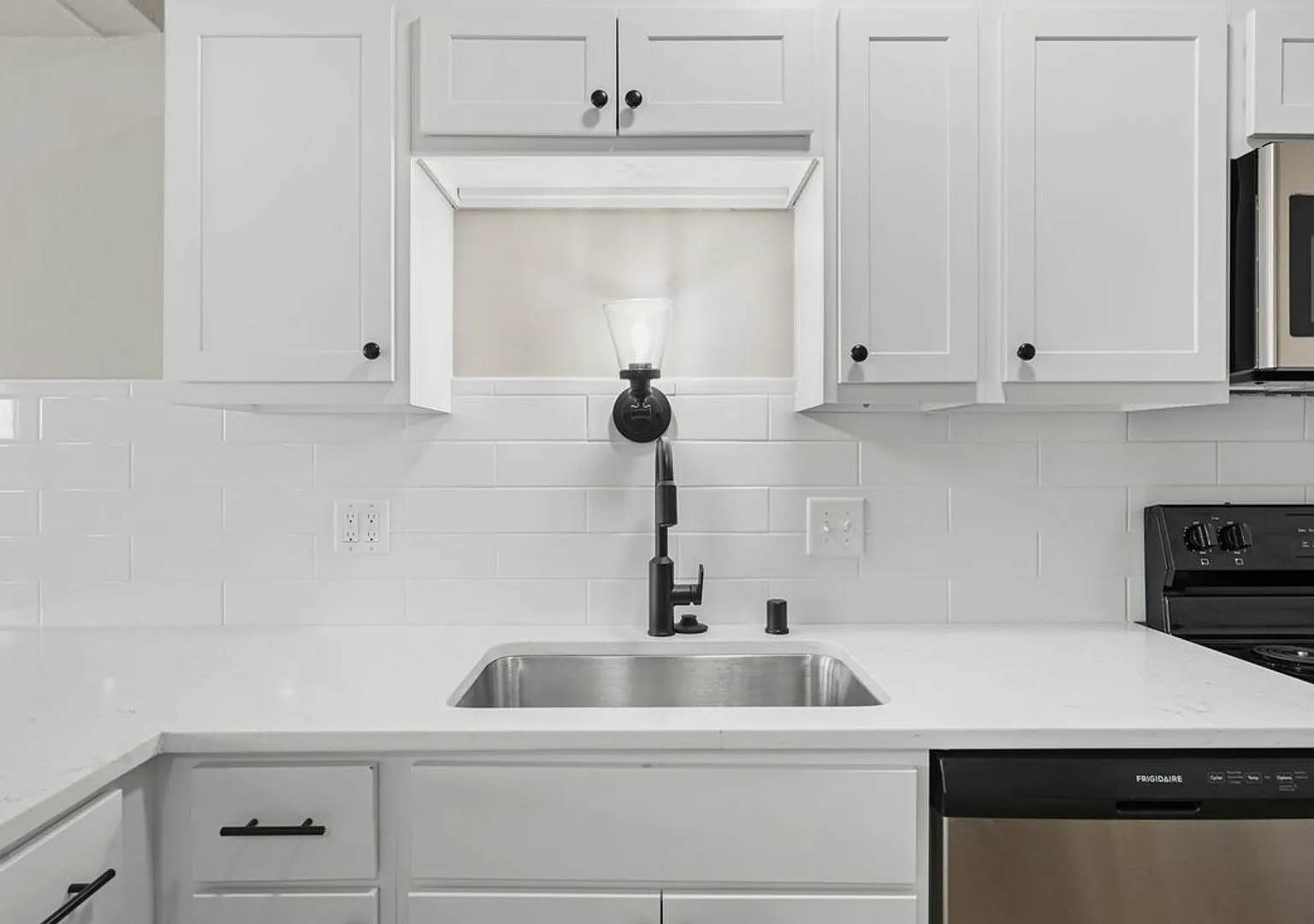 Lagoon Apartments — Photo 3