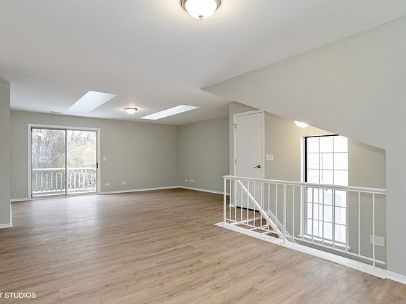 3rd image of 424 Drake Cir #424