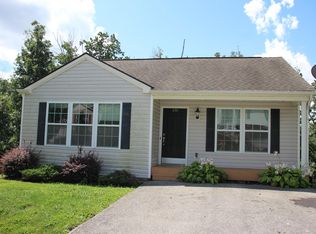 150 Robin Hood Dr, Christiansburg, VA 24073