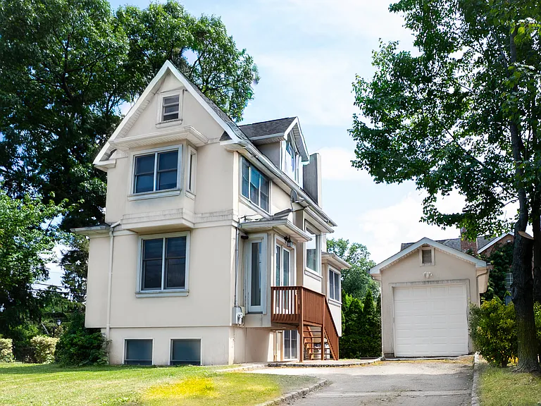 11 Willow Ln — Photo 2