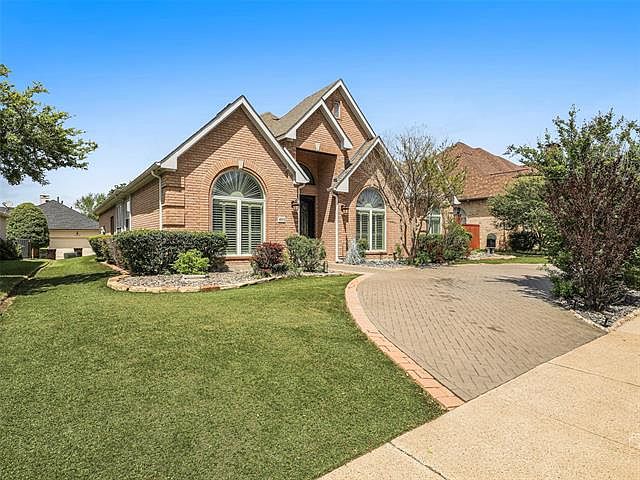 1st image of 4553 Waterford Dr