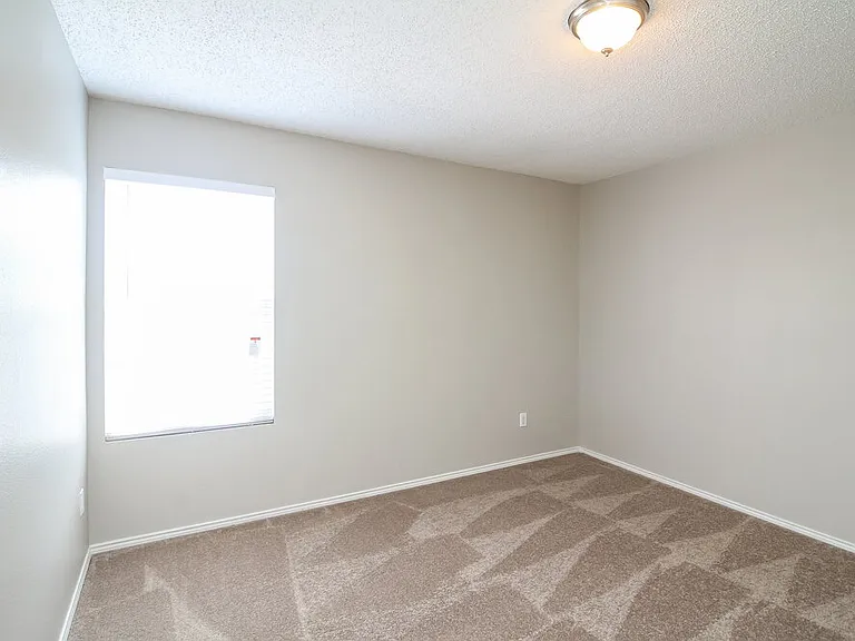 8737 Hunters Point Way — Photo 10