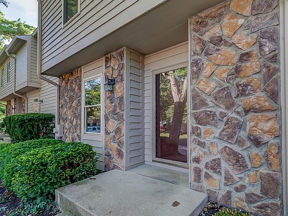 2nd image of 4976 Columbia Cir #25-118