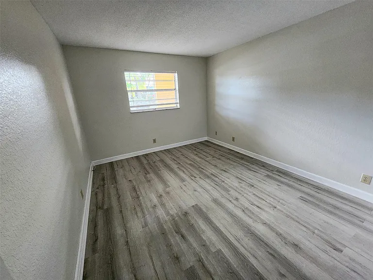2607 NE 8th Ave #33 — Photo 4