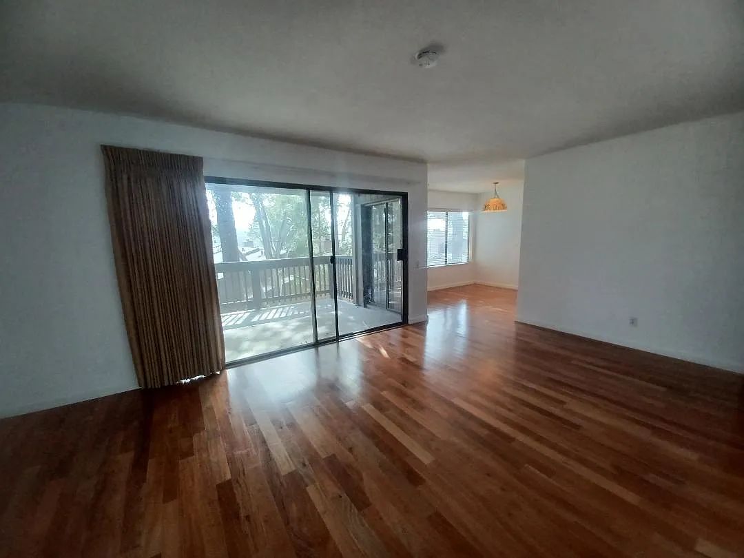 La Mesa Dr, San Carlos — Photo 3