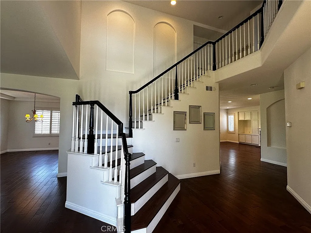 5 bed, 3675 sqft, $4,600 — Photo 4