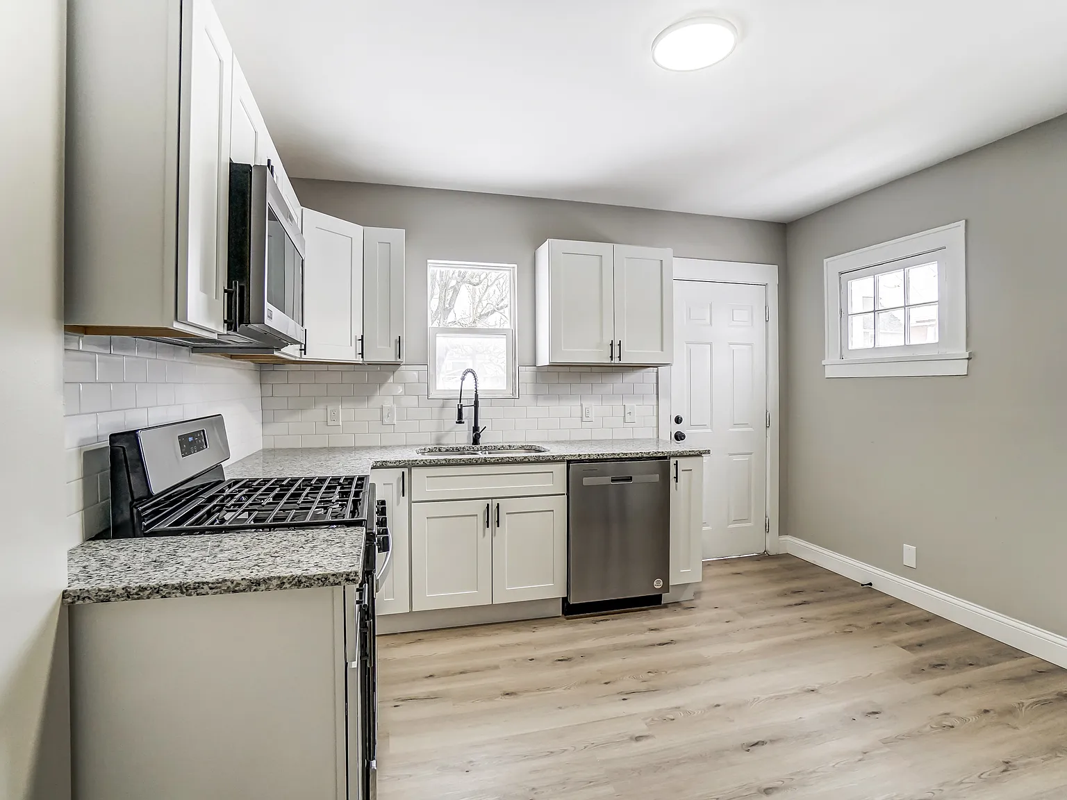 3 bed, 1670 sqft, $1,299 — Photo 2