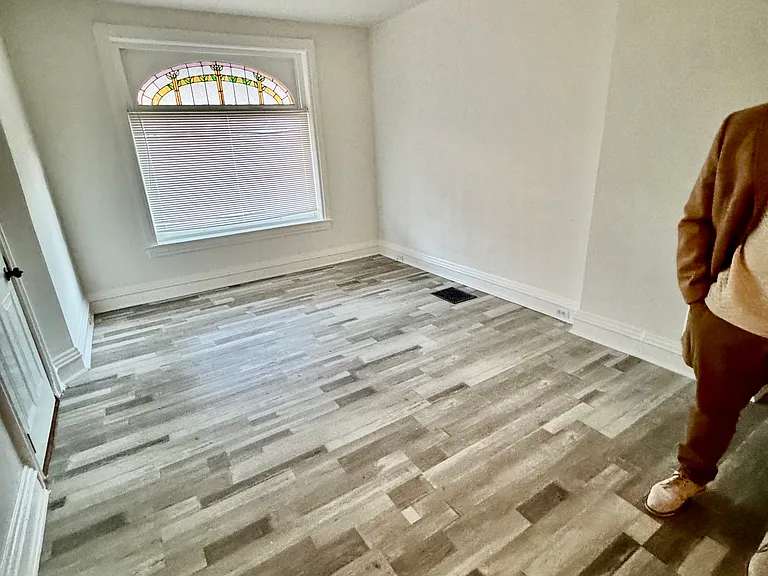 242 Oak St — Photo 8