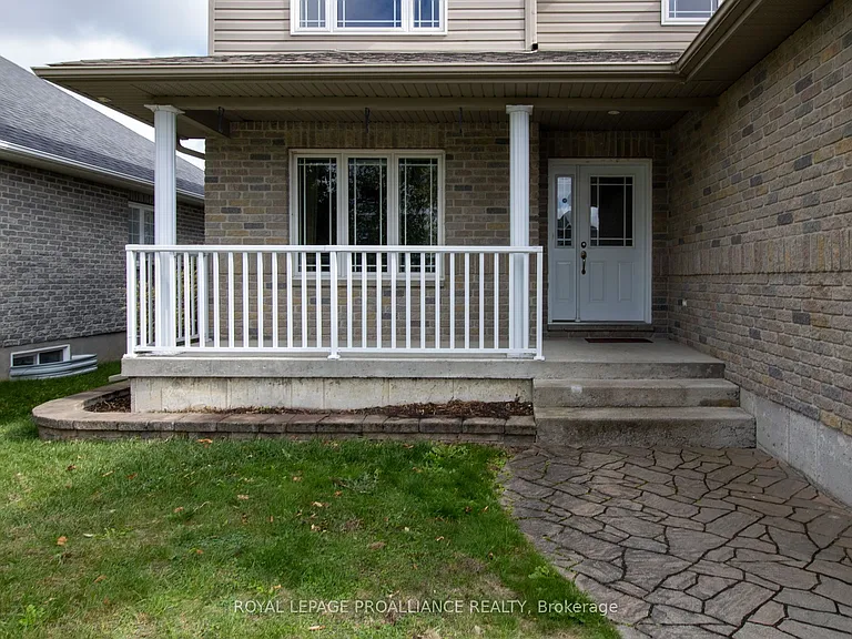 1009 Crestwood Dr — Photo 3