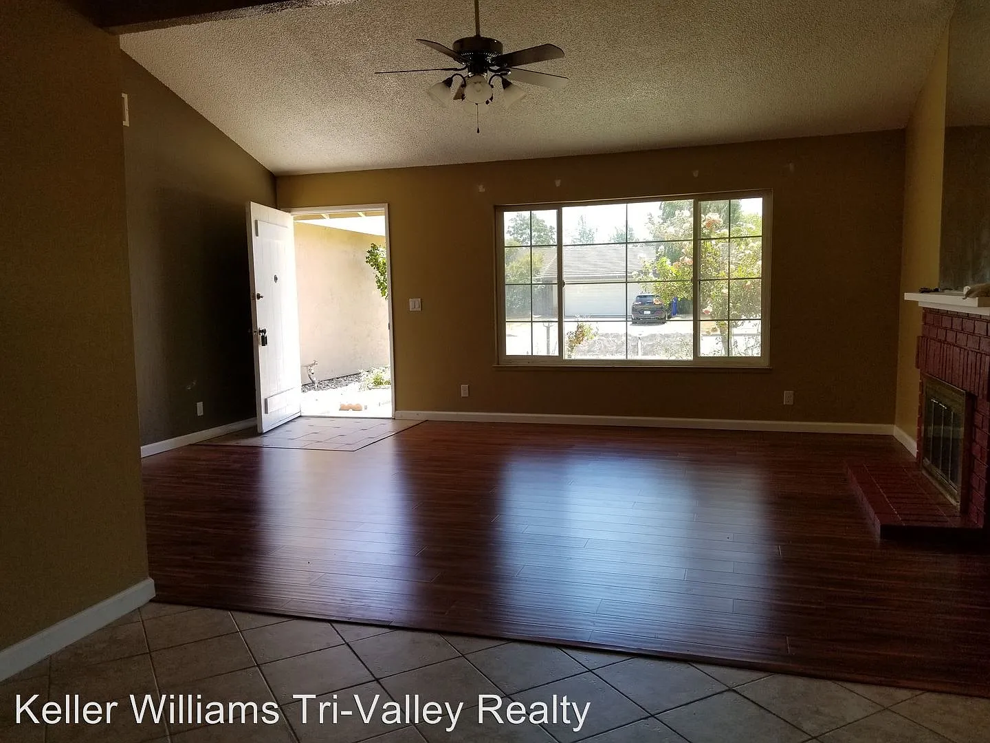 36624 Spruce St photo 1