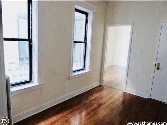 2nd image of 3038 30th St #4L