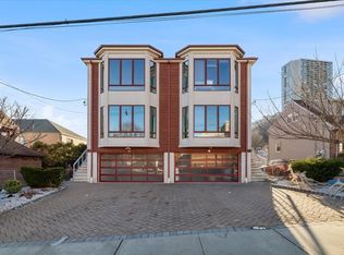 12 Orchard St, Edgewater, NJ 07020