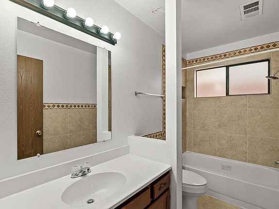 4th image of 2675 Pinewood Dr SE