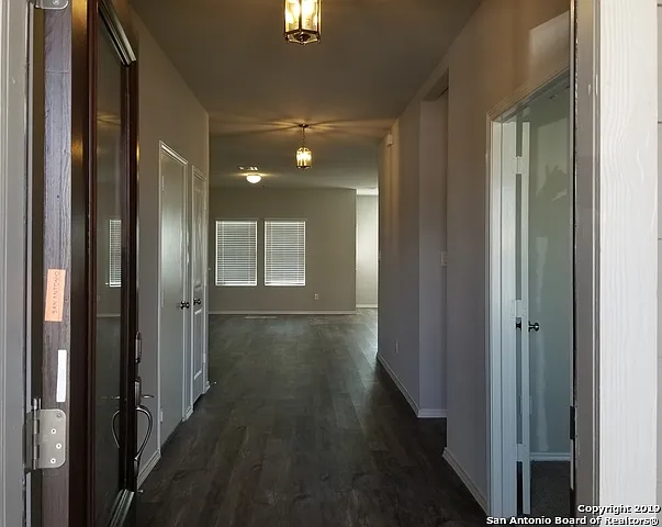 4 bed, 2.5 bath, 2764 sqft, $2,200 — Photo 4