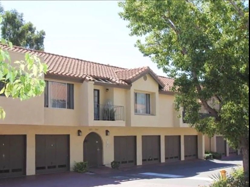 2nd image of 1063 Arbor Ln