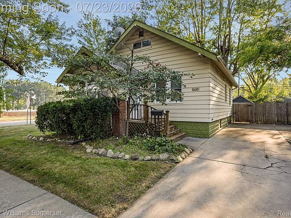 3rd image of 1600 McLean Ave