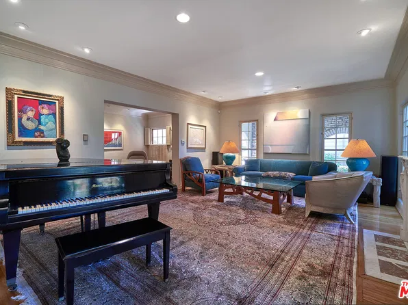 832 S Plymouth Blvd, Los Angeles, CA 90005