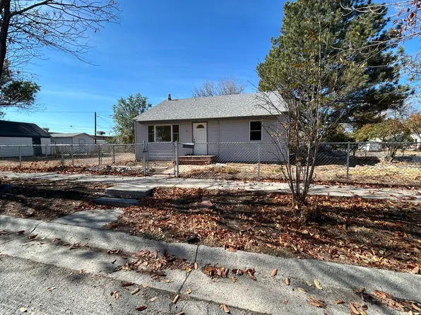 120 N 9th St W, Riverton, WY 82501