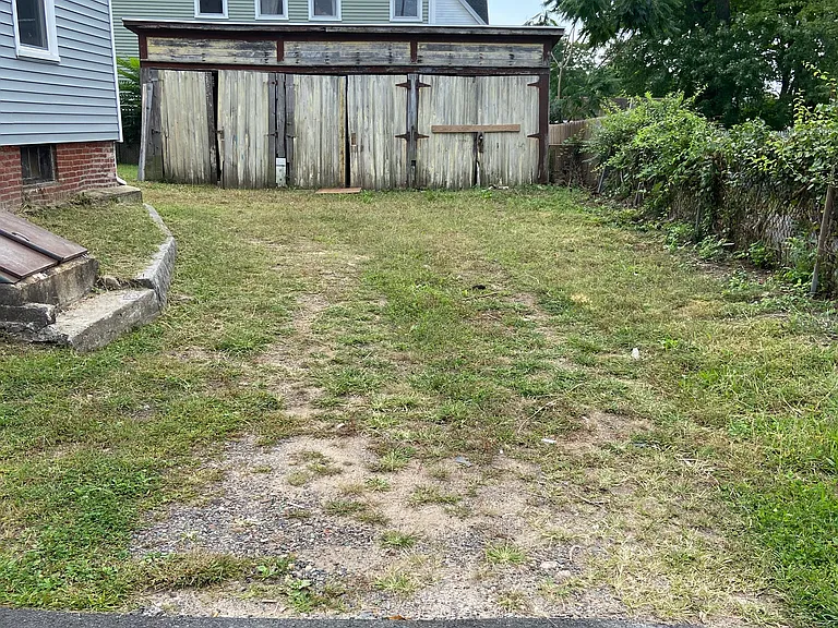 28 Maple Ave — Photo 27