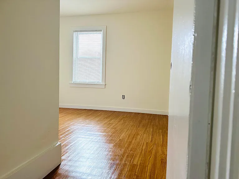 69 1/2 Meadow St #2F — Photo 8