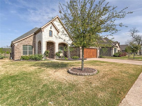 2nd image of 1204 Burkburnett Dr