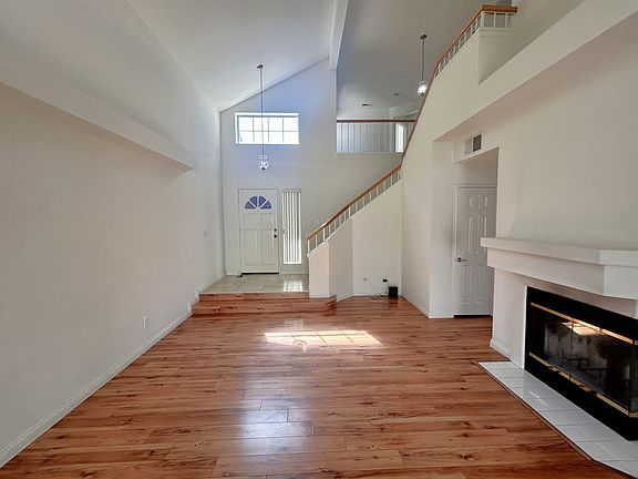 4th image of 864 Bramble Ln