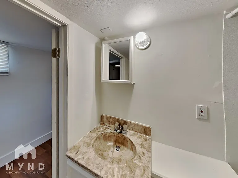 1311 N Alder St — Photo 19