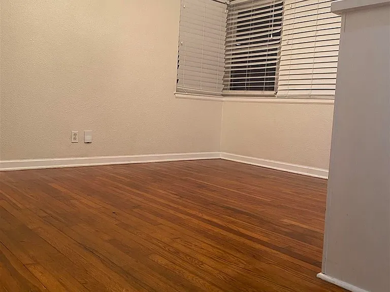 1240 E Jordan St — Photo 3