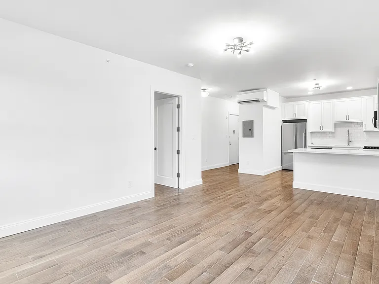 206-208 E Main St #4 — Photo 7