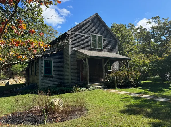 5 Rock Pond Rd W, Vineyard Haven, MA 02568