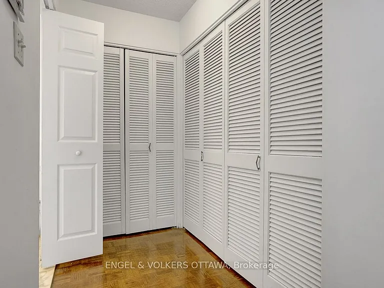 516 Buchanan Cres — Photo 24