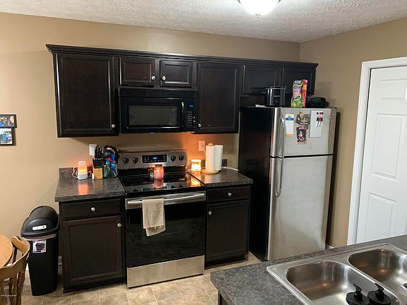 4th image of 221 Crooked Oak Ct