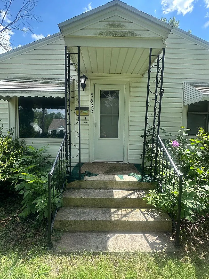 2 Bed | 1 Bath Home with Detached Garage — Photo 2