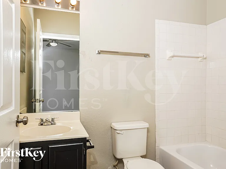 4743 Luther Ave — Photo 12