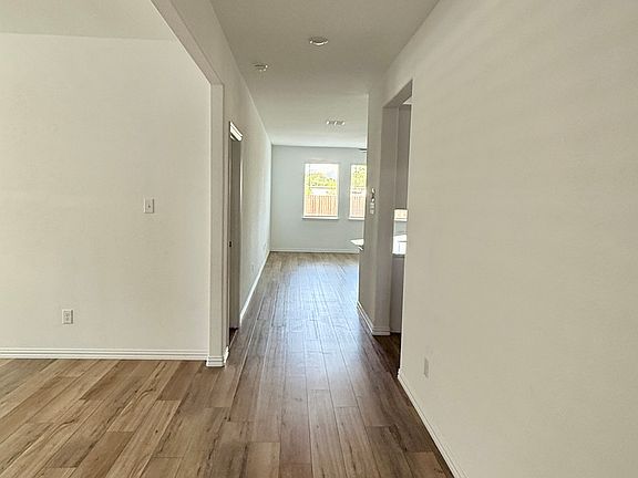 2nd image of 412 Ardsley Ln