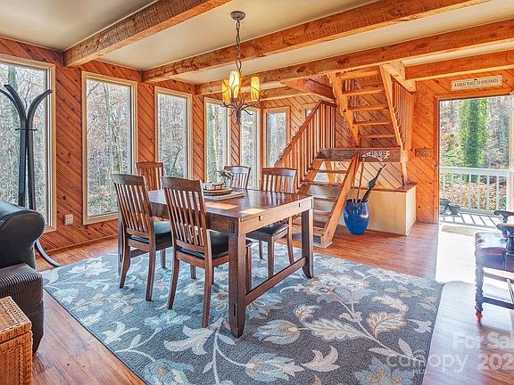 3rd image of 72 Royal Knoll Dr