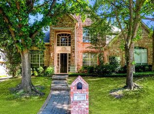 2108 Royal Dominion Ct, Arlington, TX 76006