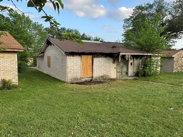 1850 Red Cloud Dr, Dallas, TX 75217