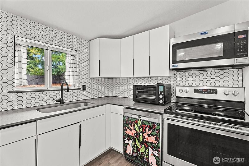 2nd image of 10839 11th Avenue SW