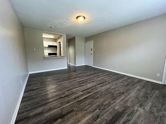 5th image of 4805 Killam Ave