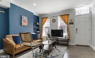 2033 Sigel St Photo 1