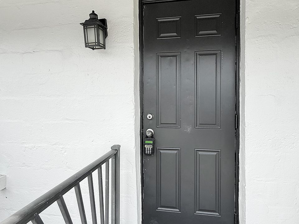 1st image of 204 2nd St APT 4