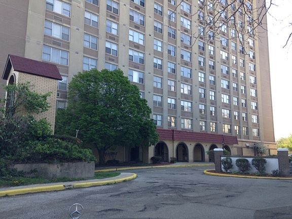 2nd image of 4300 W Ford City Dr APT 309