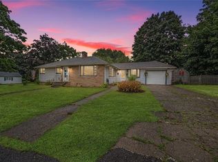 8 Kearns Ave, Tiverton, RI 02878