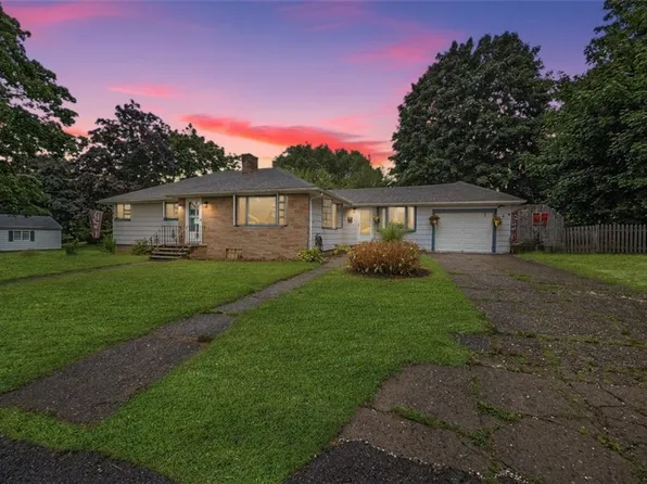 8 Kearns Ave, Tiverton, RI 02878
